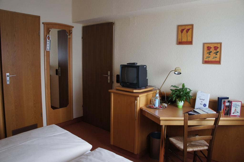 Stadt-Gut-Hotel Altstadt-Hotel Stern Neumarkt in der Oberpfalz Kamer foto